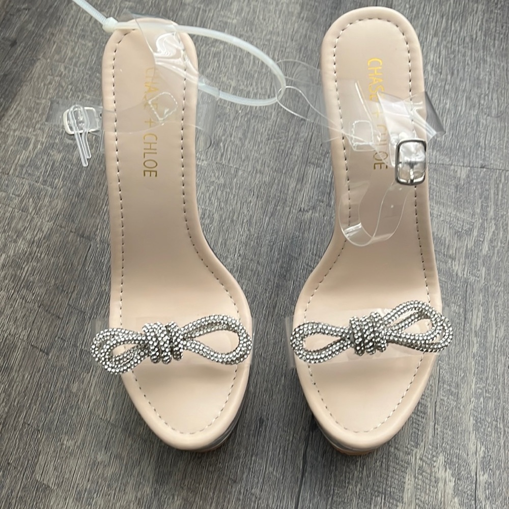 Brand NEW Nude Stiletto heels with Bow 🎀